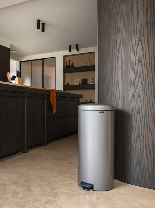 Brabantia NewIcon Pedal Bin 30L Platinum with Removable Plastic Inner Bucket, Soft-Close Lid