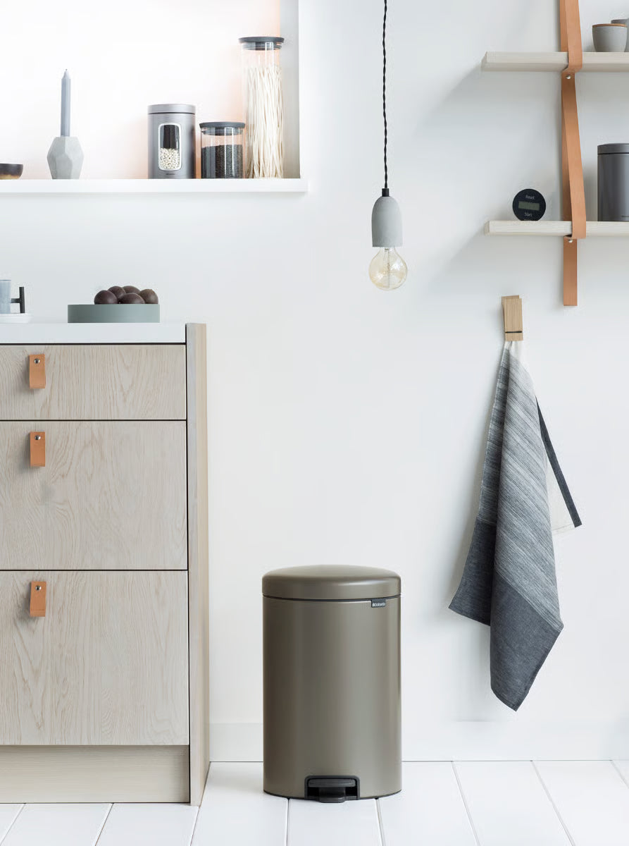 Brabantia NewIcon Pedal Bin 20L Platinum with Removable Plastic Inner Bucket, Soft-Close Lid