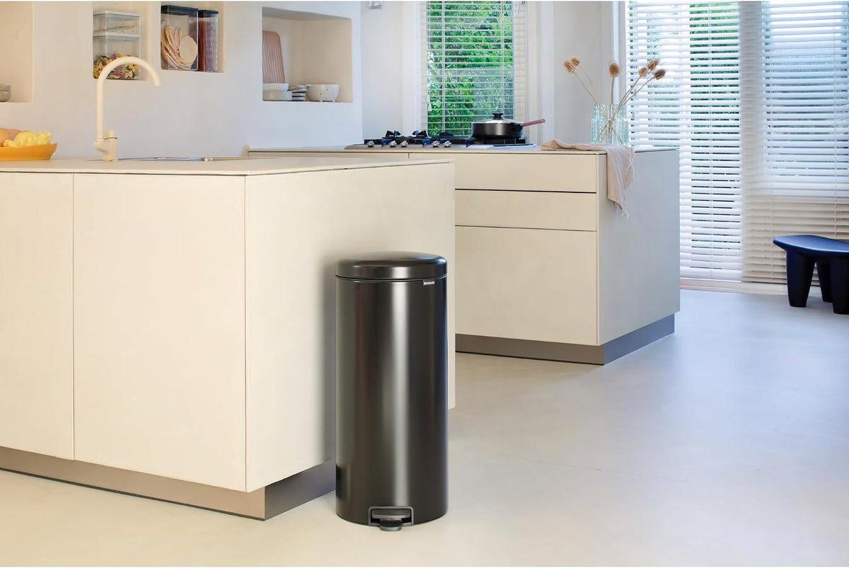 Step Trash Can With Soft-Close Lid and Inner Bucket 30L