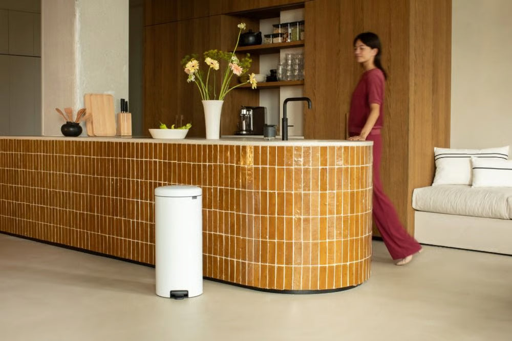 Brabantia NewIcon Pedal Bin 30L White with Removable Plastic Inner Bucket, Soft-Close Lid